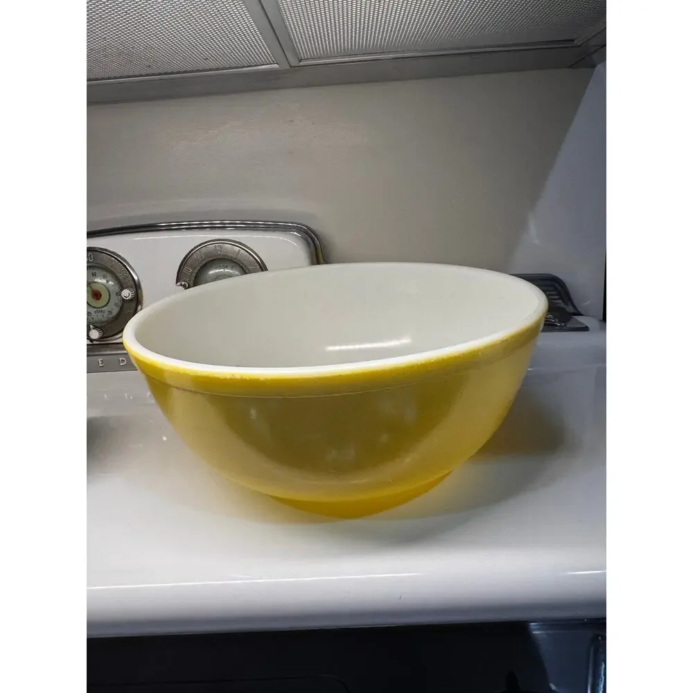 Vintage Pyrex Yellow Mixing Bowl 4 Qt 404 Primary Color Milk Glass 10.5